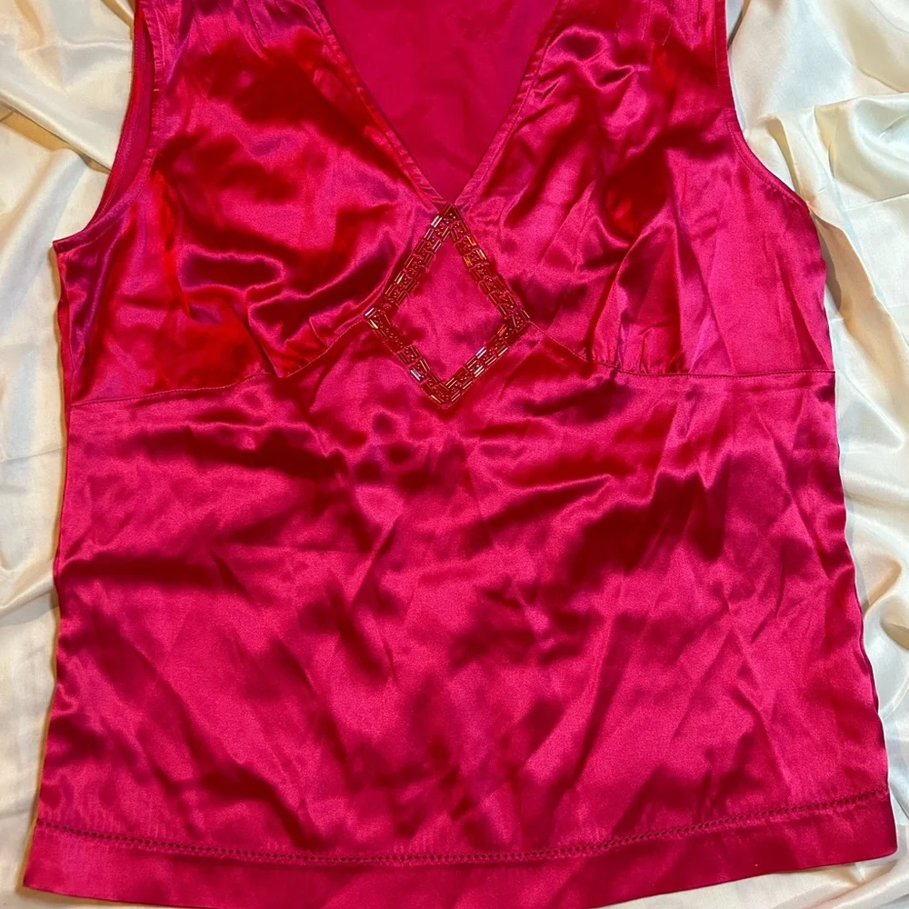 Chic Fuchsia Satin Sleeveless Blouse - Picture 1 of 6